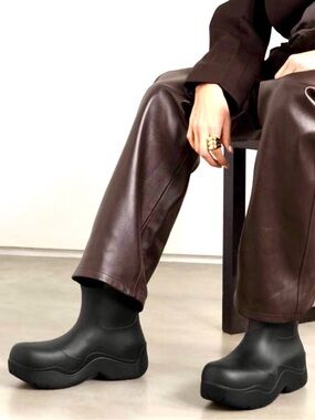 Black Leather Platform Chelsea Boots